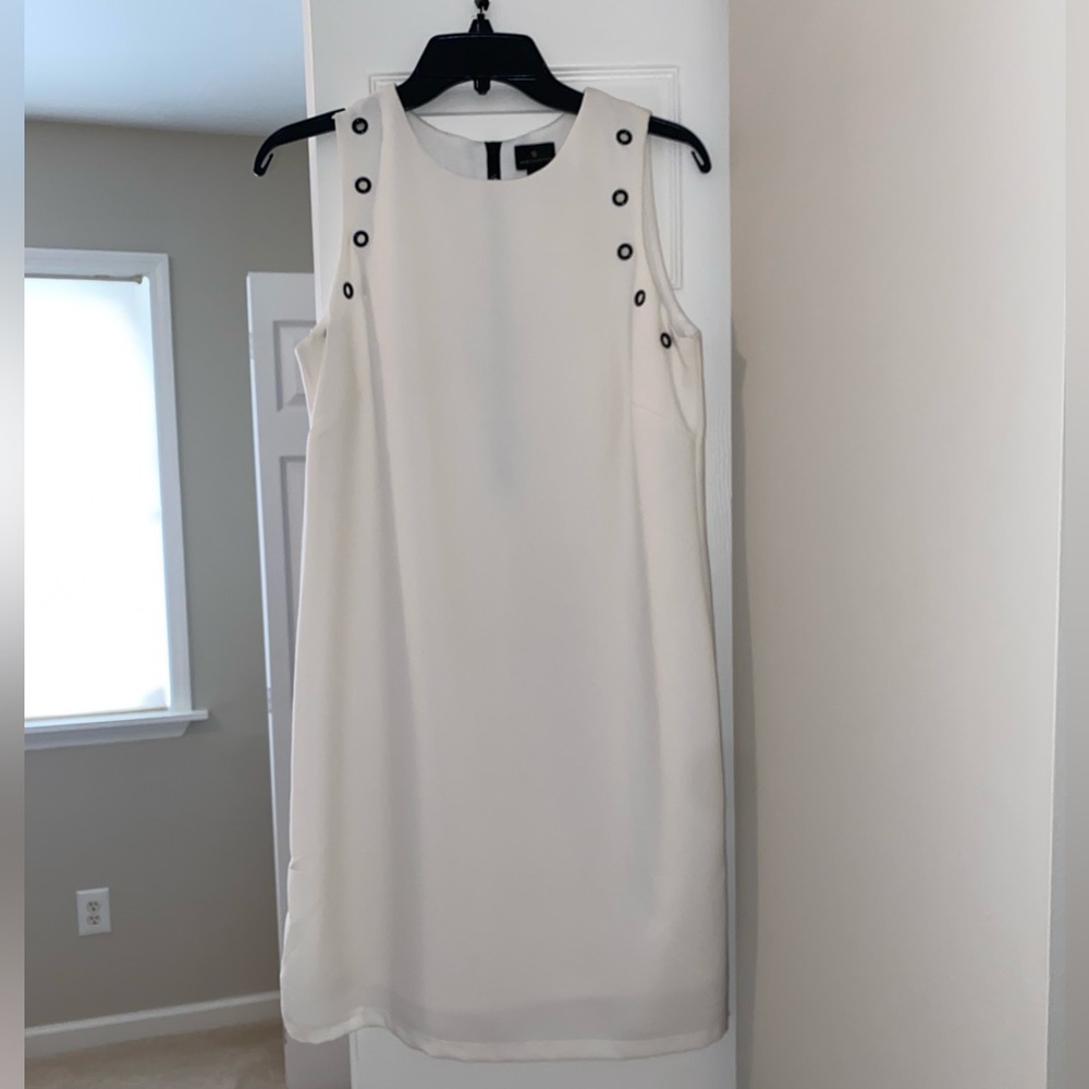 Worthington White Mini Dress. Size 6.